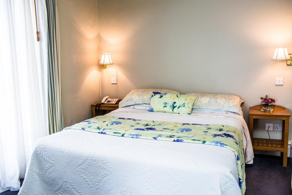 Byrnes Wine Dine Stay Ennistimon Zimmer foto