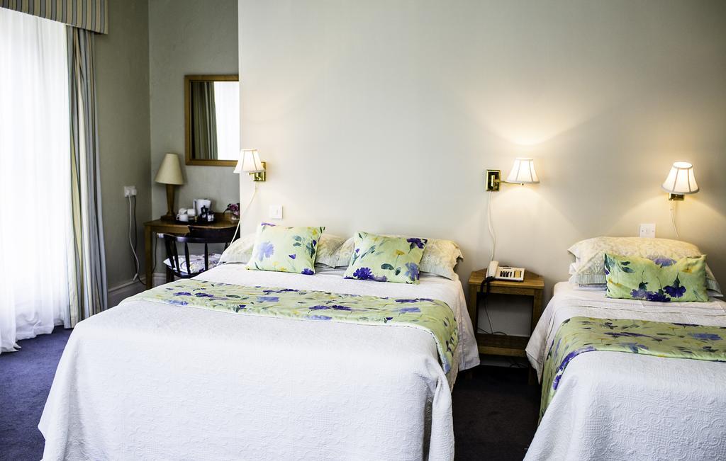 Byrnes Wine Dine Stay Ennistimon Zimmer foto