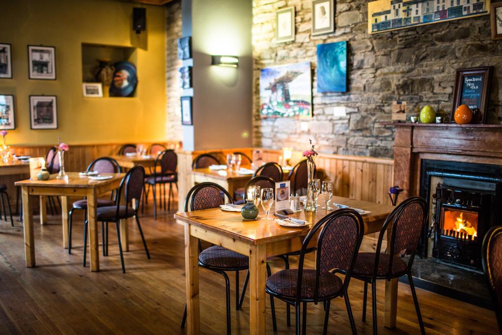 Byrnes Wine Dine Stay Ennistimon Exterior foto