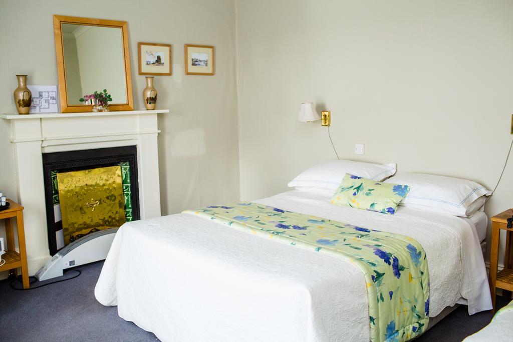 Byrnes Wine Dine Stay Ennistimon Zimmer foto