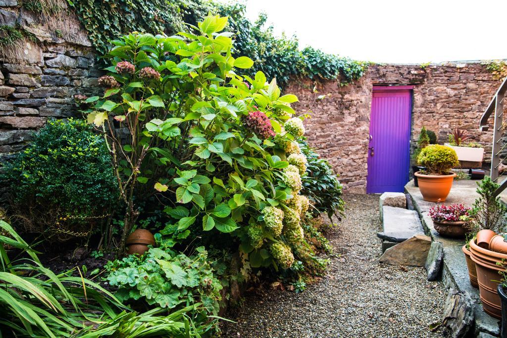 Byrnes Wine Dine Stay Ennistimon Exterior foto